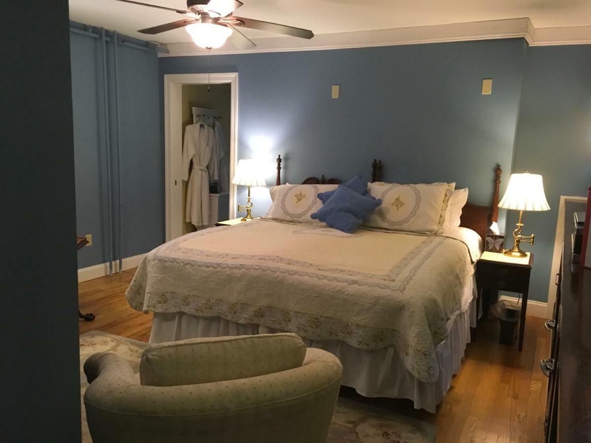 The Red Hook Country Inn, An "Old Rhinebeck" Bed & Breakfast Exterior photo