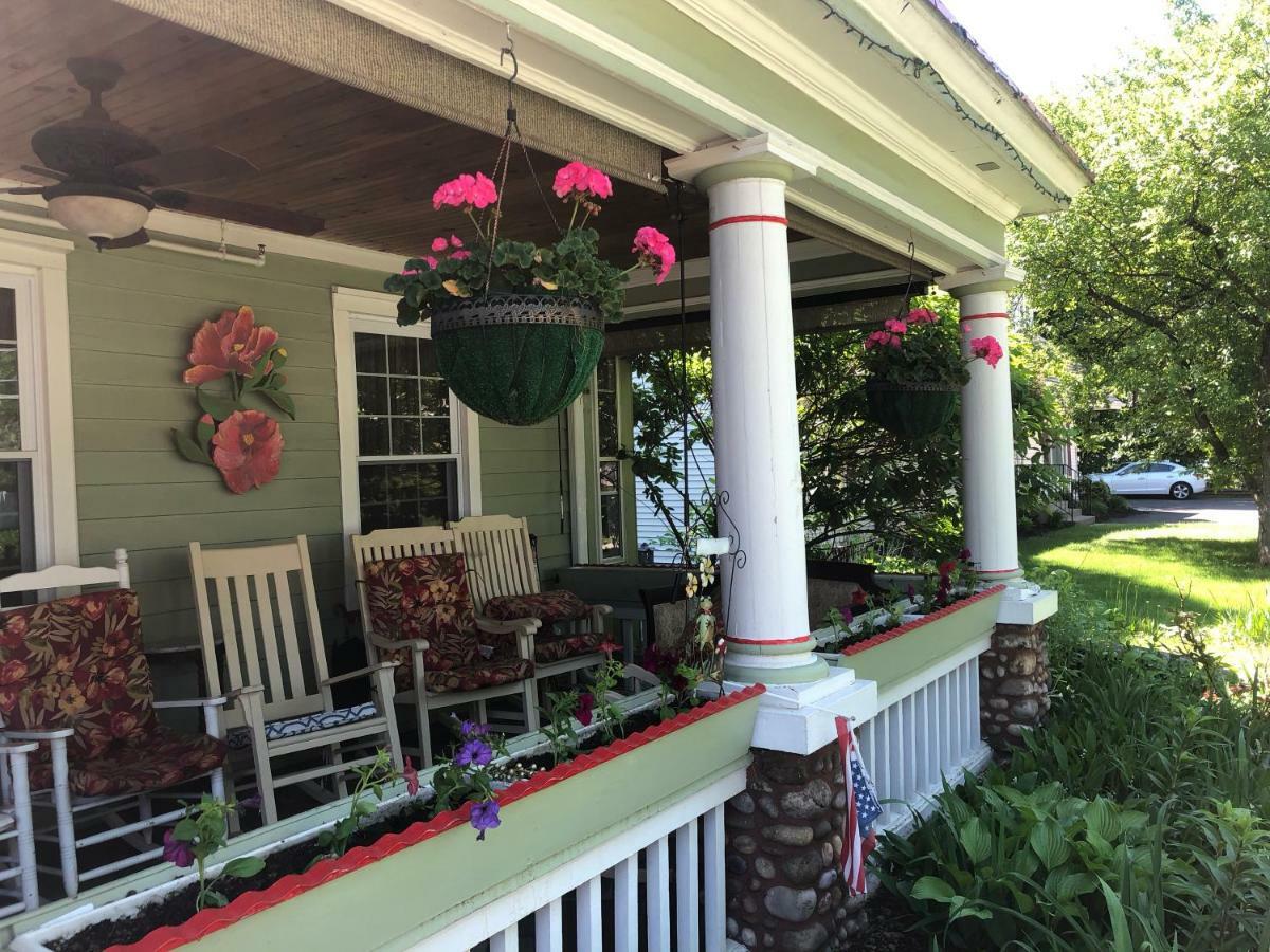 The Red Hook Country Inn, An "Old Rhinebeck" Bed & Breakfast Exterior photo